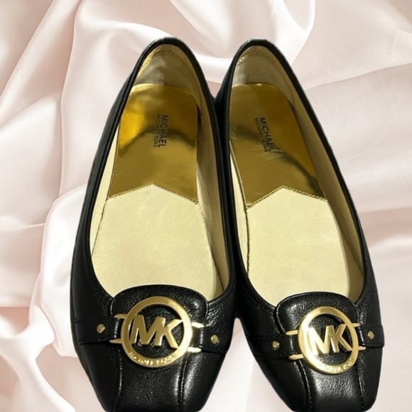 Michael Kors Black Leather Fulton Flats Gold SZ 9 1/2 M. Barely used - Picture 1 of 8